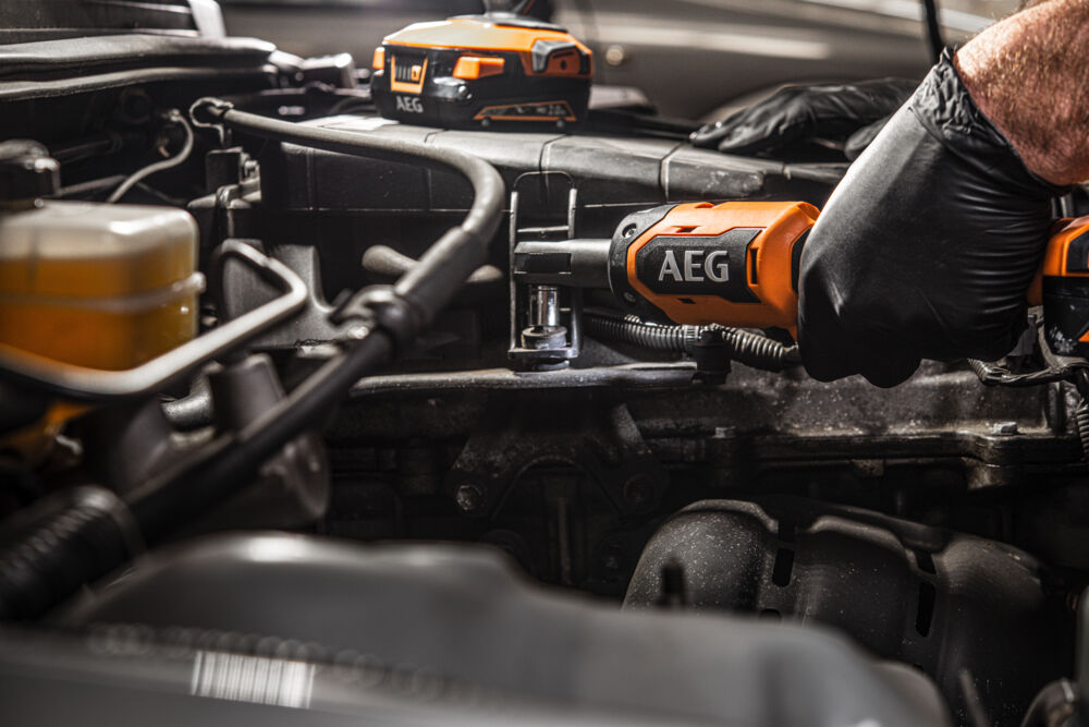 Угловой гаечный ключ аккумуляторный AEG BSS18R14BL-0 (без батареи)