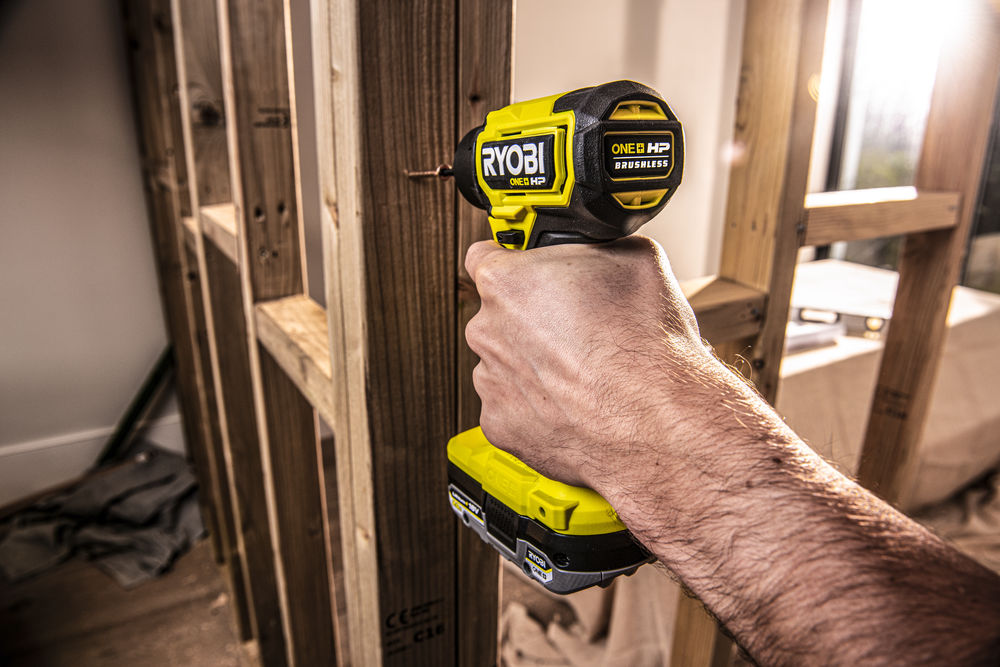 ONE + / Винтоверт импульсный RYOBI HP RID18C-0 (без батареи)