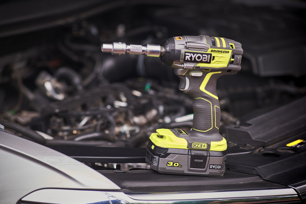 ONE + / Гайковерт RYOBI R18IW7-0 (без батареи)