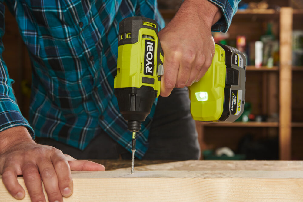 ONE + / Винтоверт RYOBI RID18-0 (без батареи)