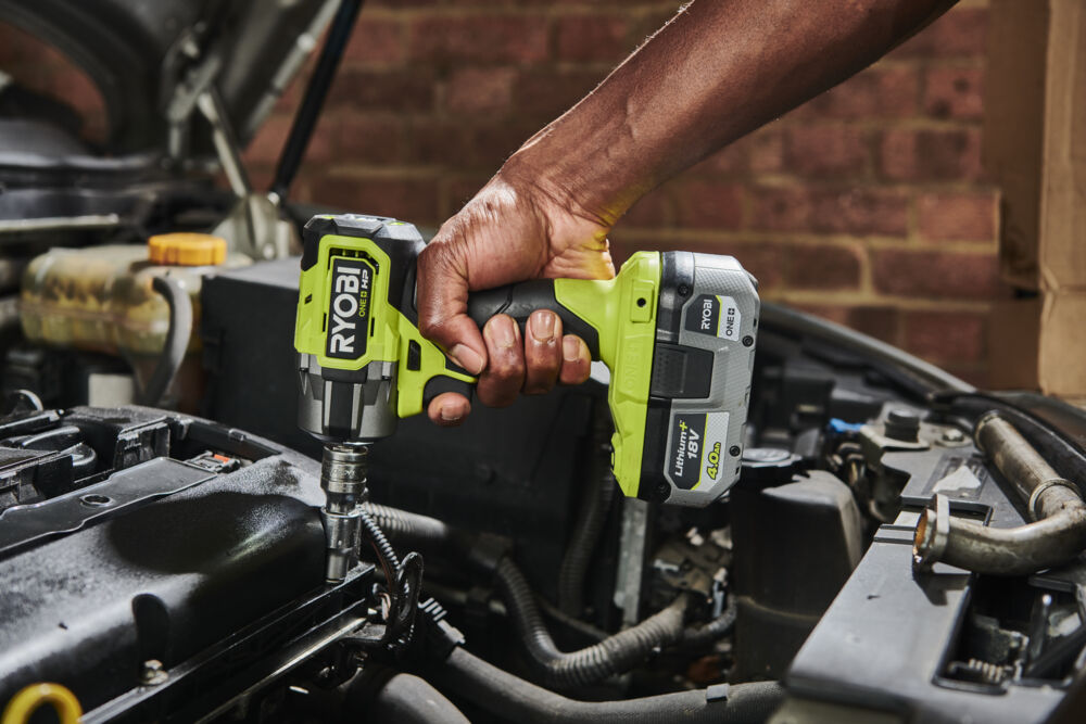 ONE + / Гайковерт RYOBI RIW18C-0 (без батареи)