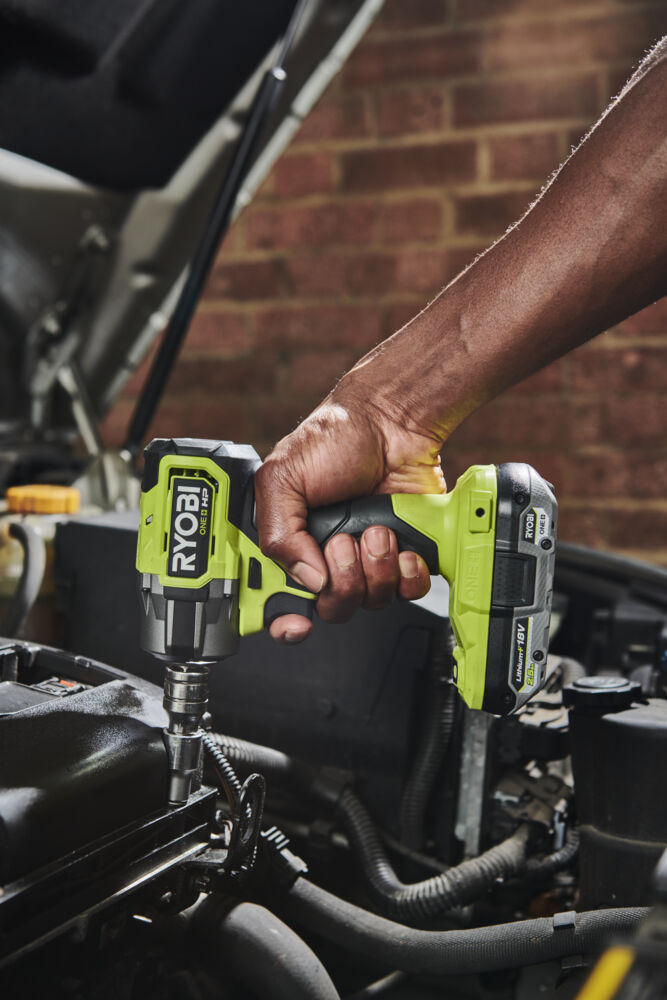 ONE + / Гайковерт RYOBI RIW18C-0 (без батареи)