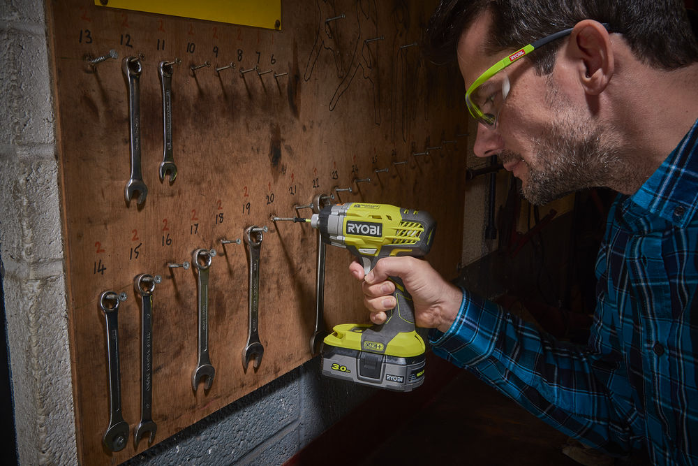 ONE + / Винтоверт RYOBI RID1801M (без батареи)