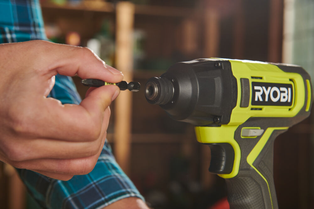 ONE + / Винтоверт RYOBI RID18-0 (без батареи)