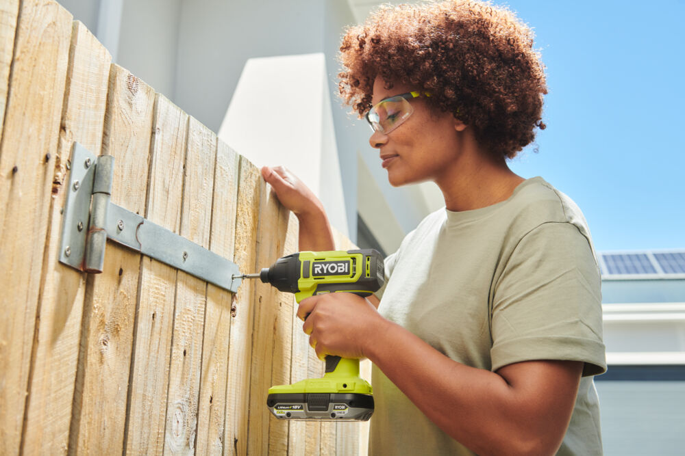 ONE + / Винтоверт RYOBI RID18-0 (без батареи)