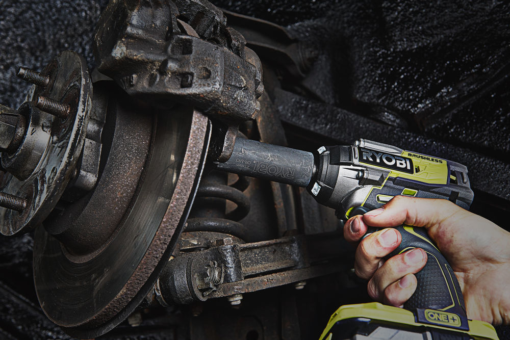 ONE + / Гайковерт RYOBI R18IW7-0 (без батареи)
