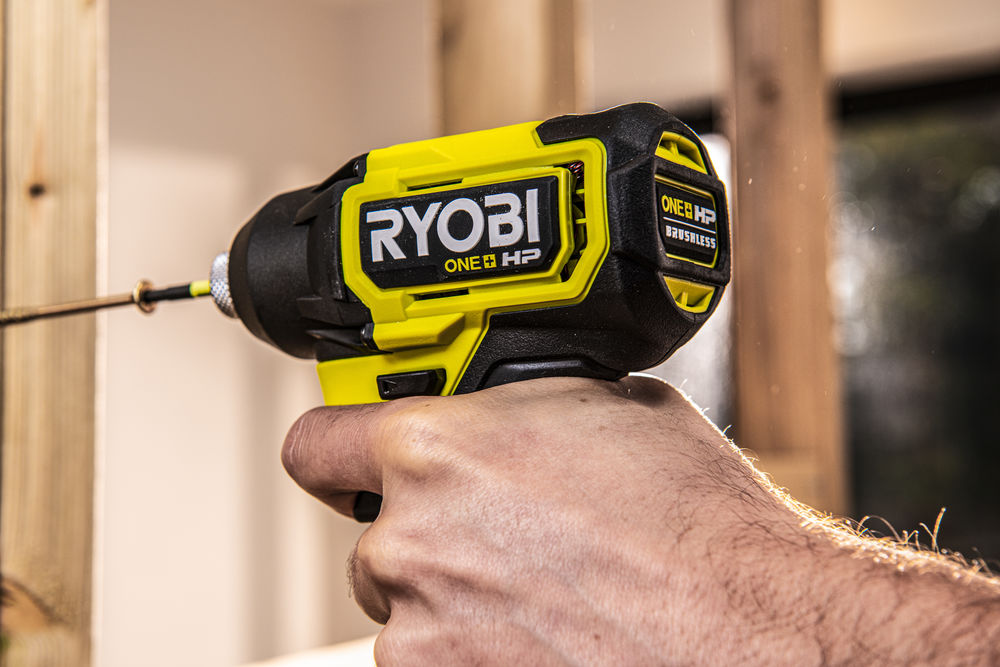 ONE + / Винтоверт импульсный RYOBI HP RID18C-0 (без батареи)