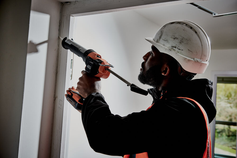 Пистолет для герметика AEG BKP18C2-310-0 (без батареи)