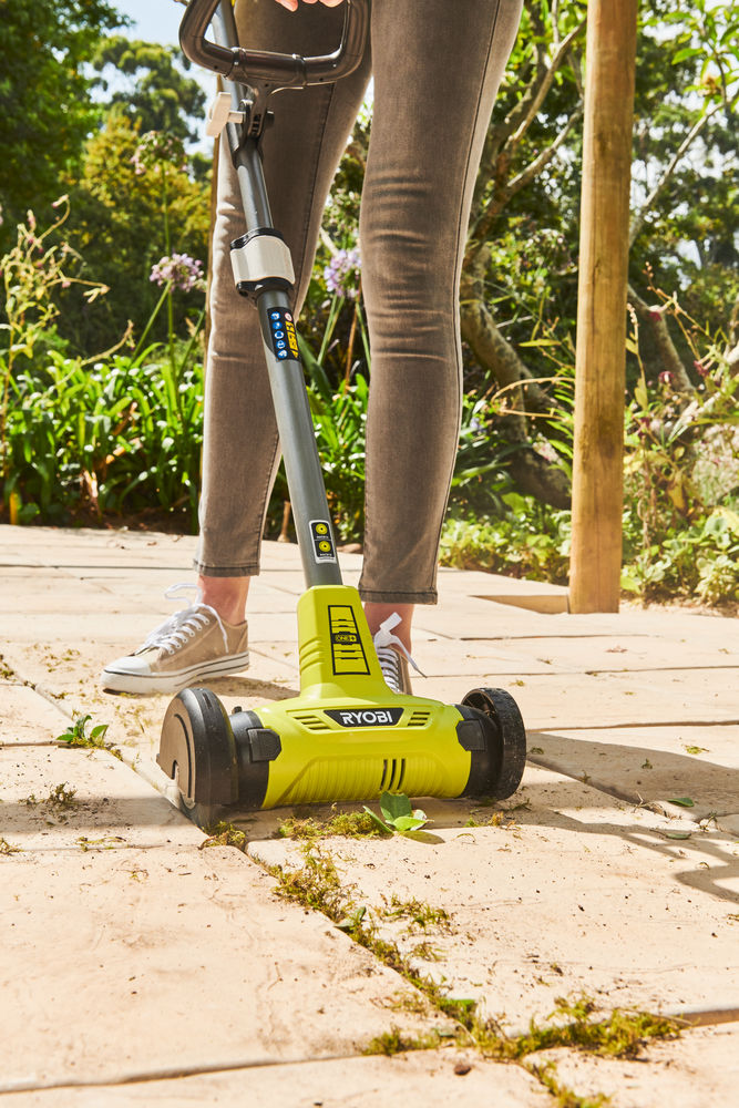 ONE + / Машина щеточная RYOBI RY18PCA-0 (без батареи)