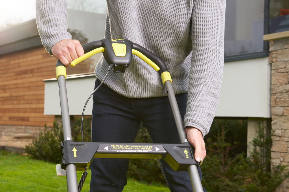 ONE + / Газонокосилка RYOBI RY18LMX40A-0 (без батареи)