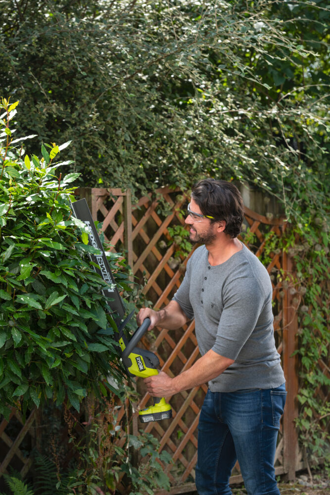 ONE + / Кусторез RYOBI RY18HT50A (без батареи)