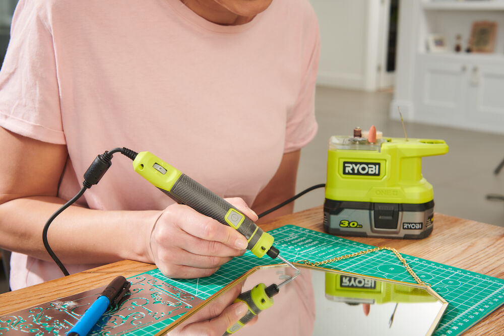 ONE + / Гравер RYOBI RRT18-0