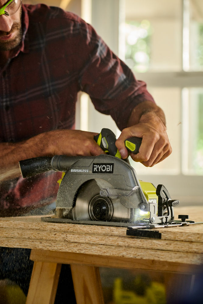 ONE + / Пила циркулярная RYOBI R18CS7-0 (CSBL-0) (без батареи)