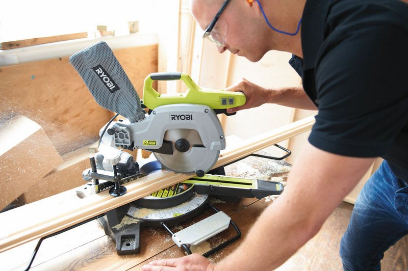 Пила торцовочная RYOBI EMS216L