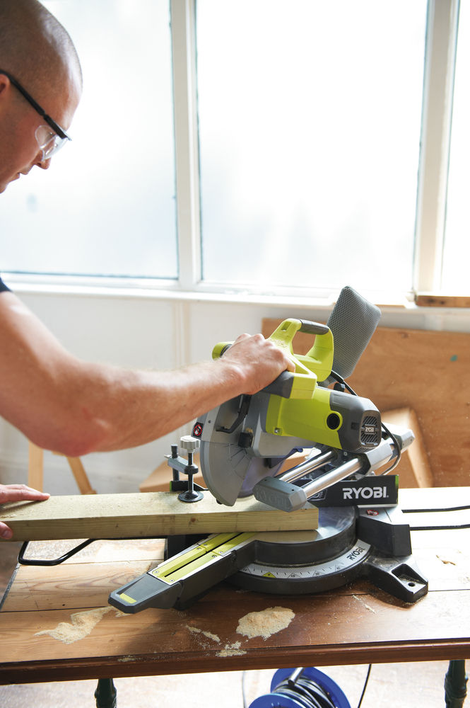 Пила торцовочная RYOBI EMS254L