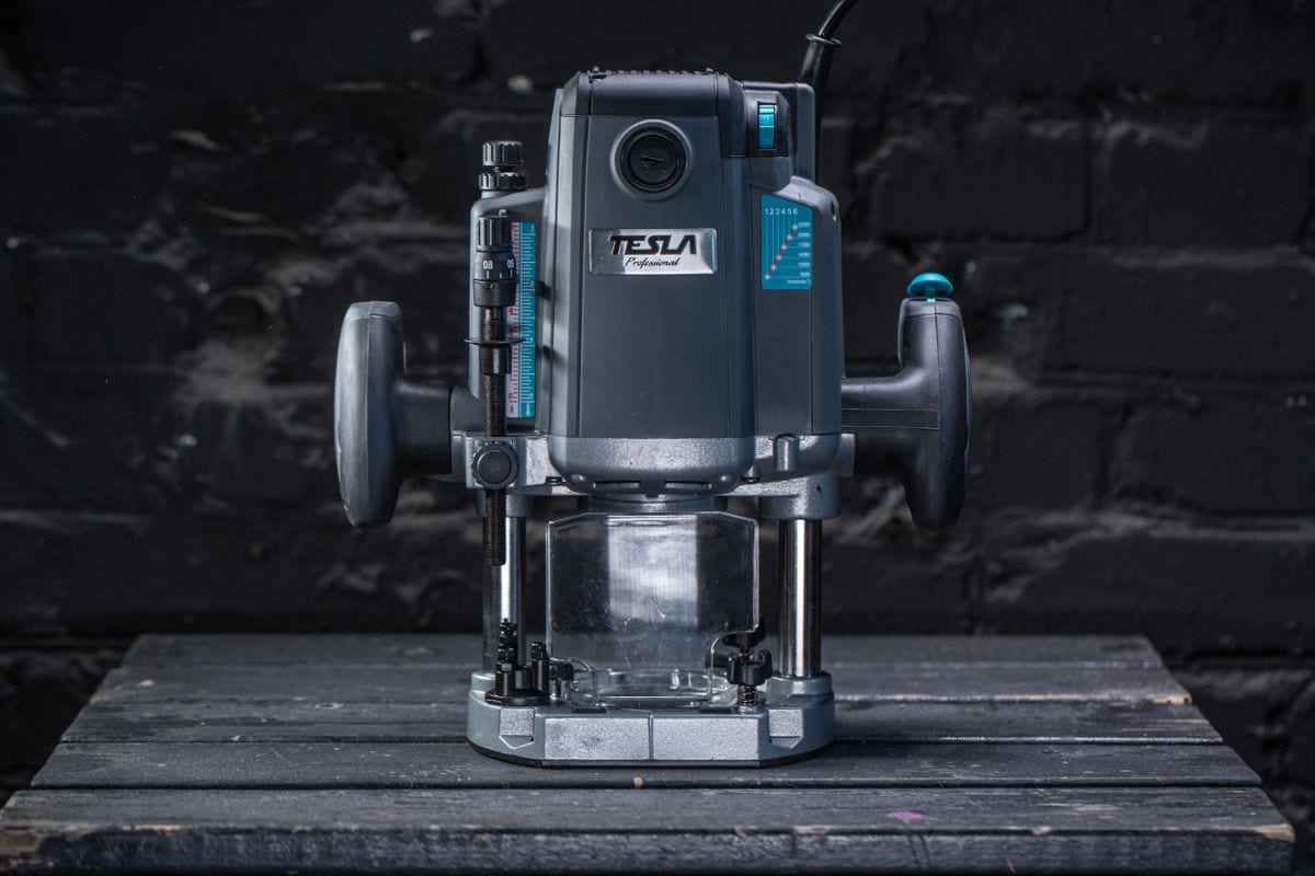 Фрезер TESLA TRE2200