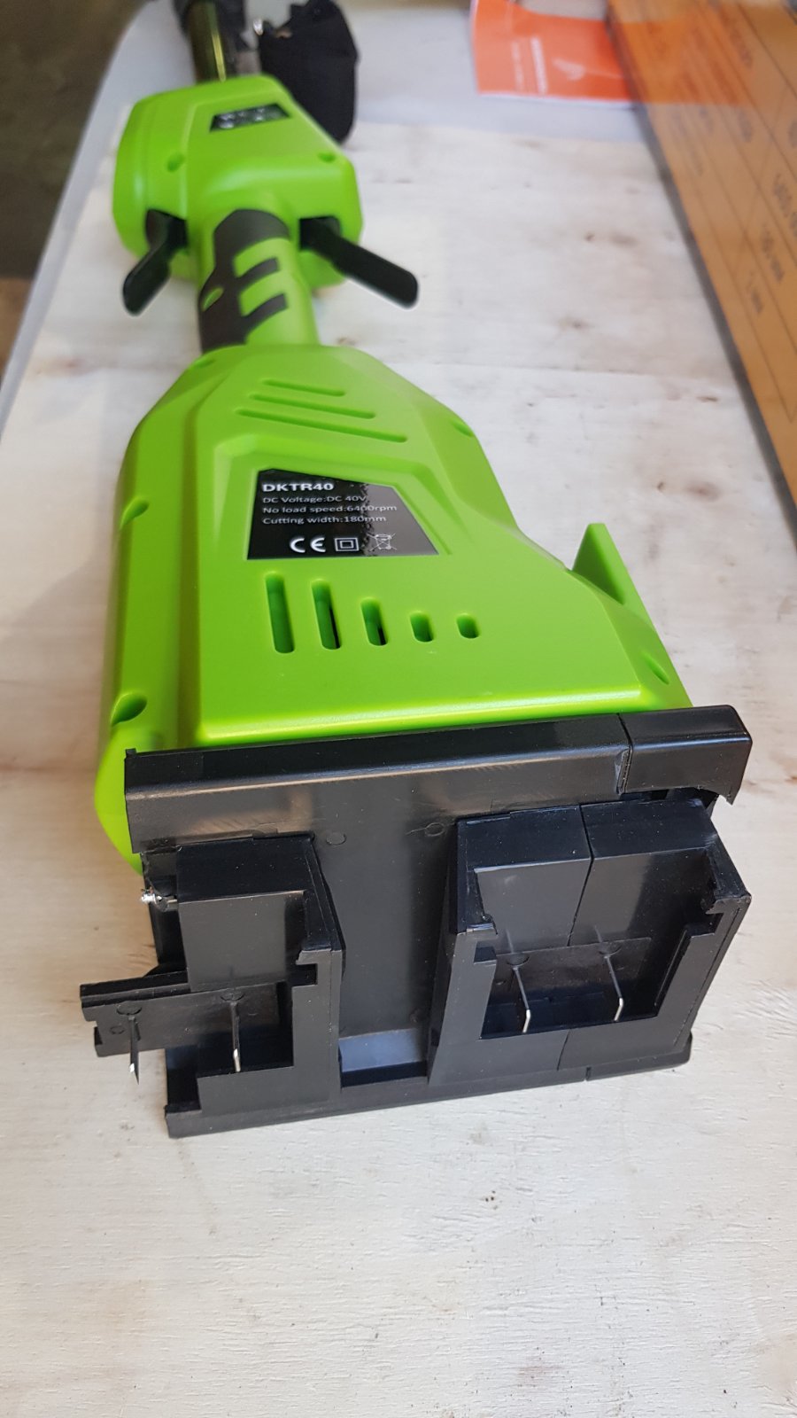 (Уценка) Триммер-кусторез аккумуляторный DEKO DKTR40