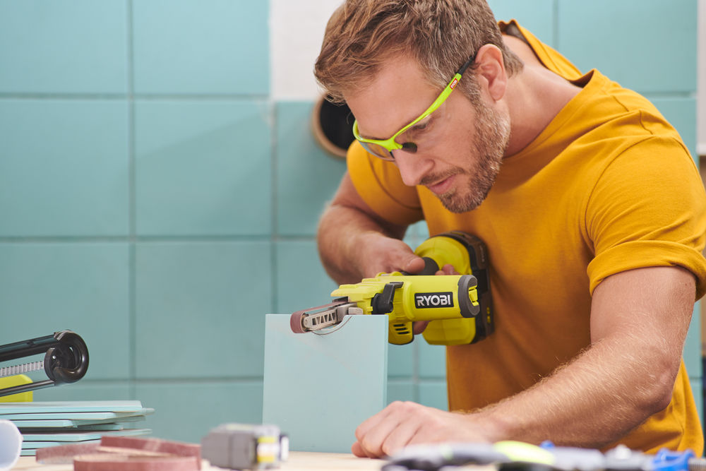 ONE + / Ленточный напильник RYOBI R18PF-0 (без батареи)