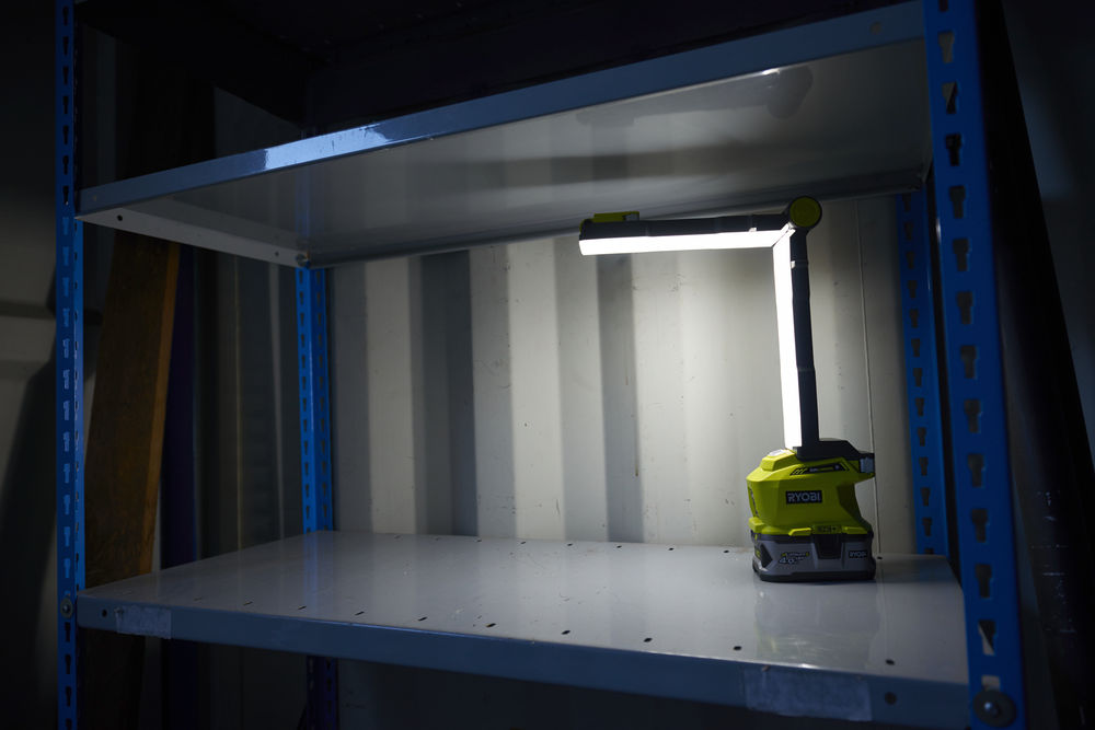 ONE + / Фонарь трансформер RYOBI R18ALF-0 (без батареи)