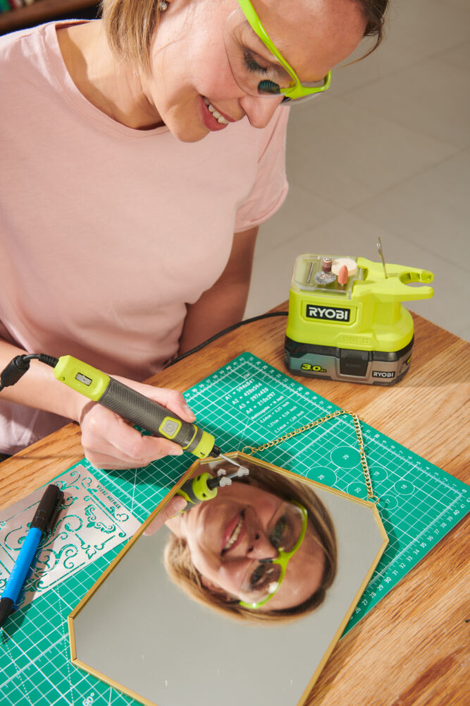 ONE + / Гравер RYOBI RRT18-0