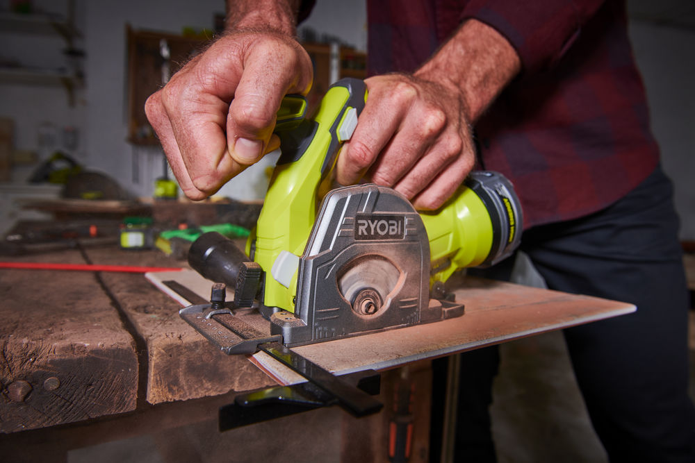 ONE + / Пила циркулярная RYOBI R18MMS-0 (без батареи)