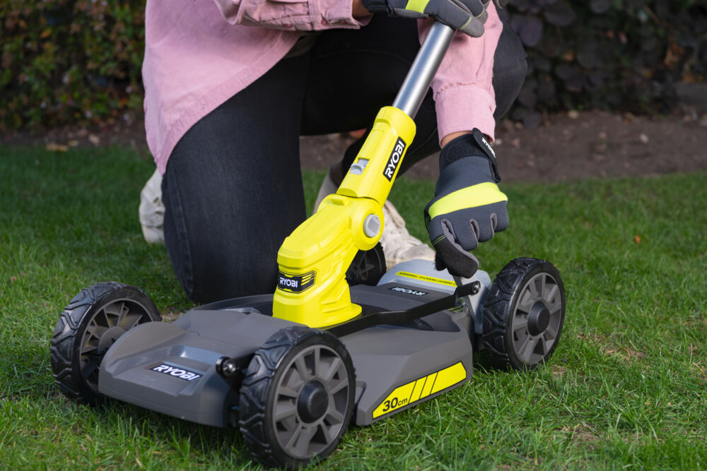 ONE + / Триммер-газонокосилка RYOBI RY18LMC30A-0