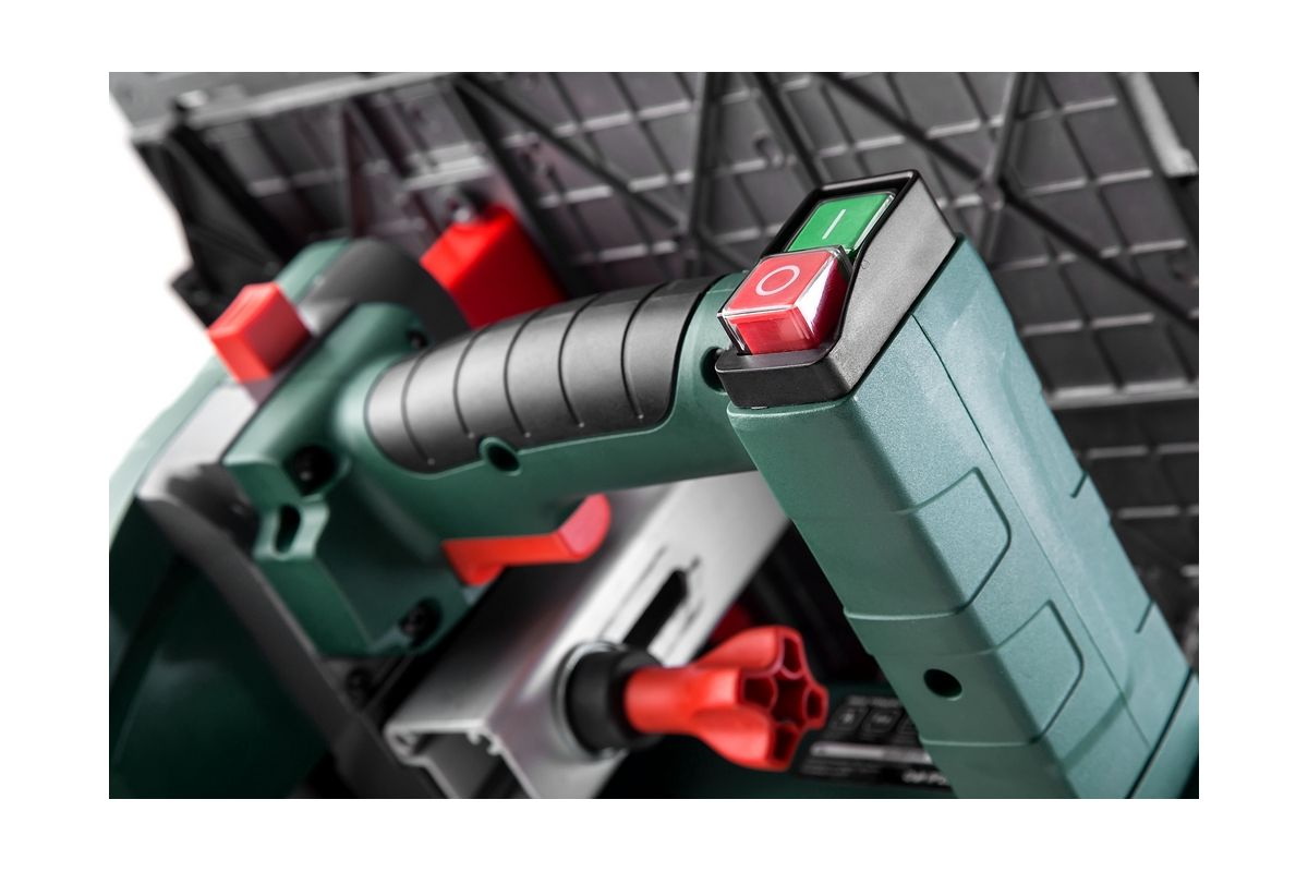 Пила торцовочная комбинированная ( + распиловочный стол) Hammer Flex STL1800/250C