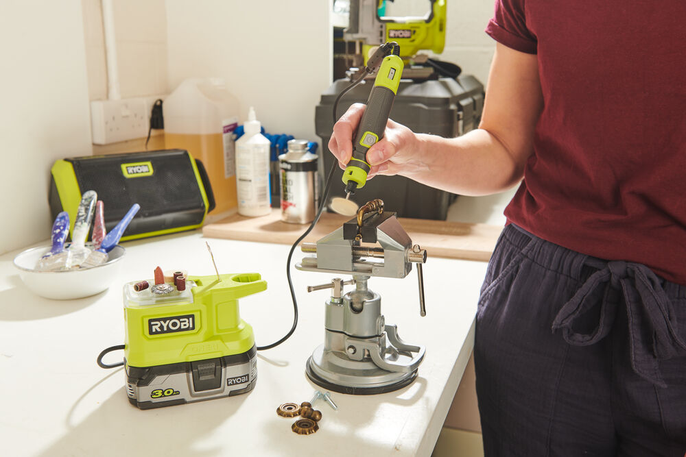 ONE + / Гравер RYOBI RRT18-0