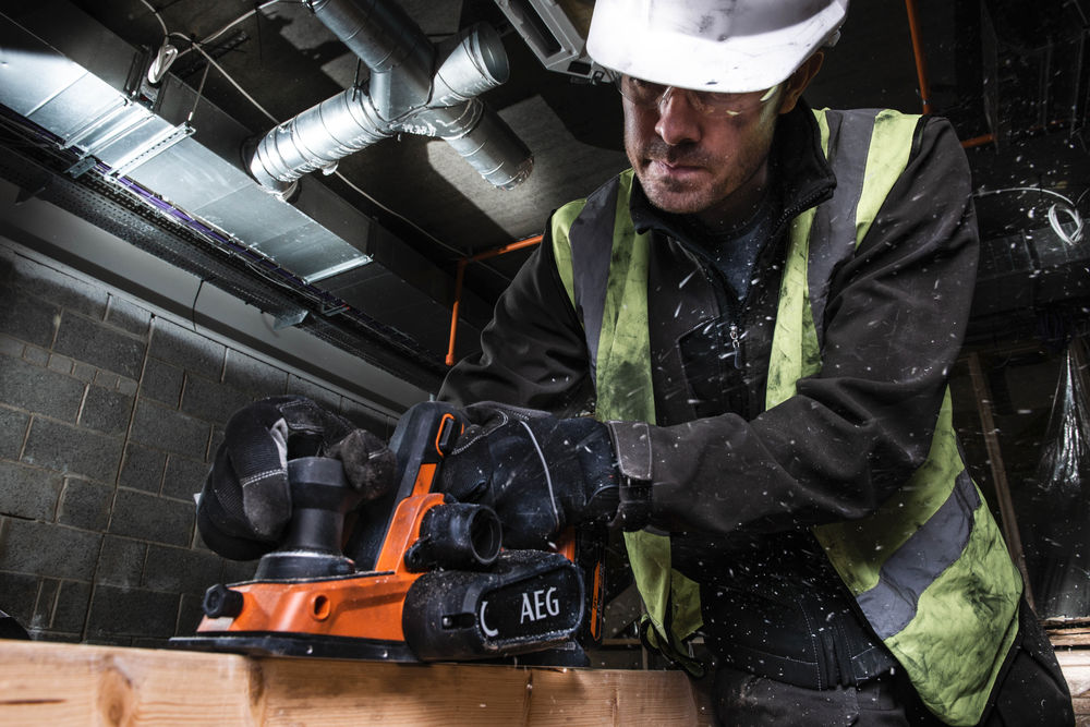 Рубанок аккумуляторный AEG BHO18BL-0 (без батареи)