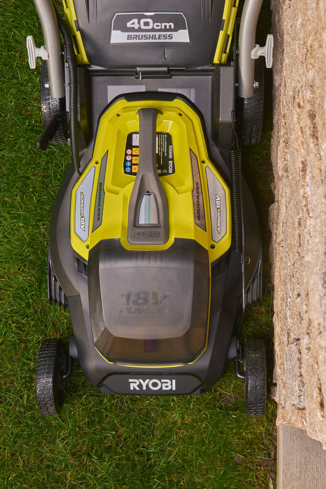 ONE + / Газонокосилка RYOBI RY18LMX40A-0 (без батареи)