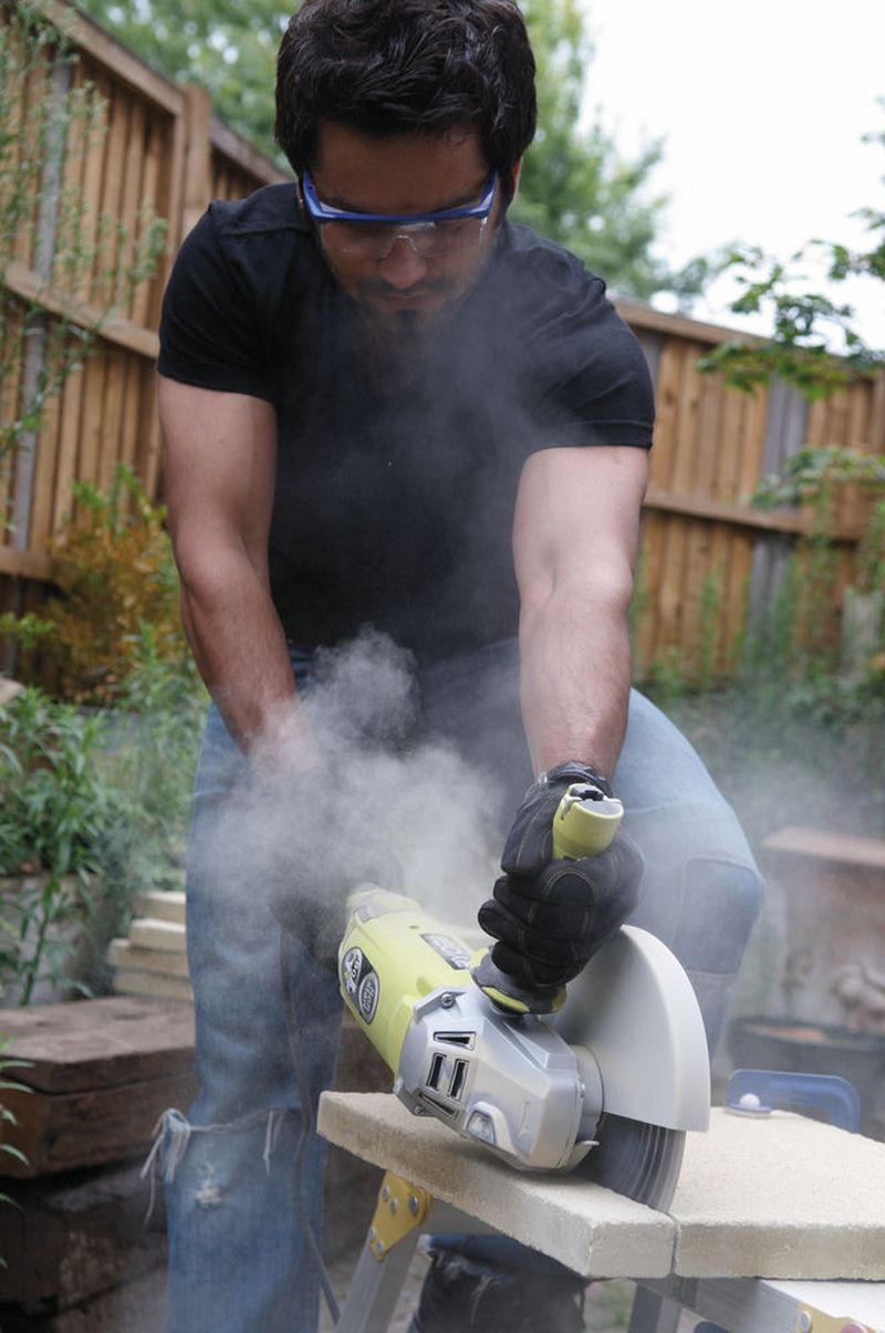 Углошлифмашина RYOBI EAG2000RS