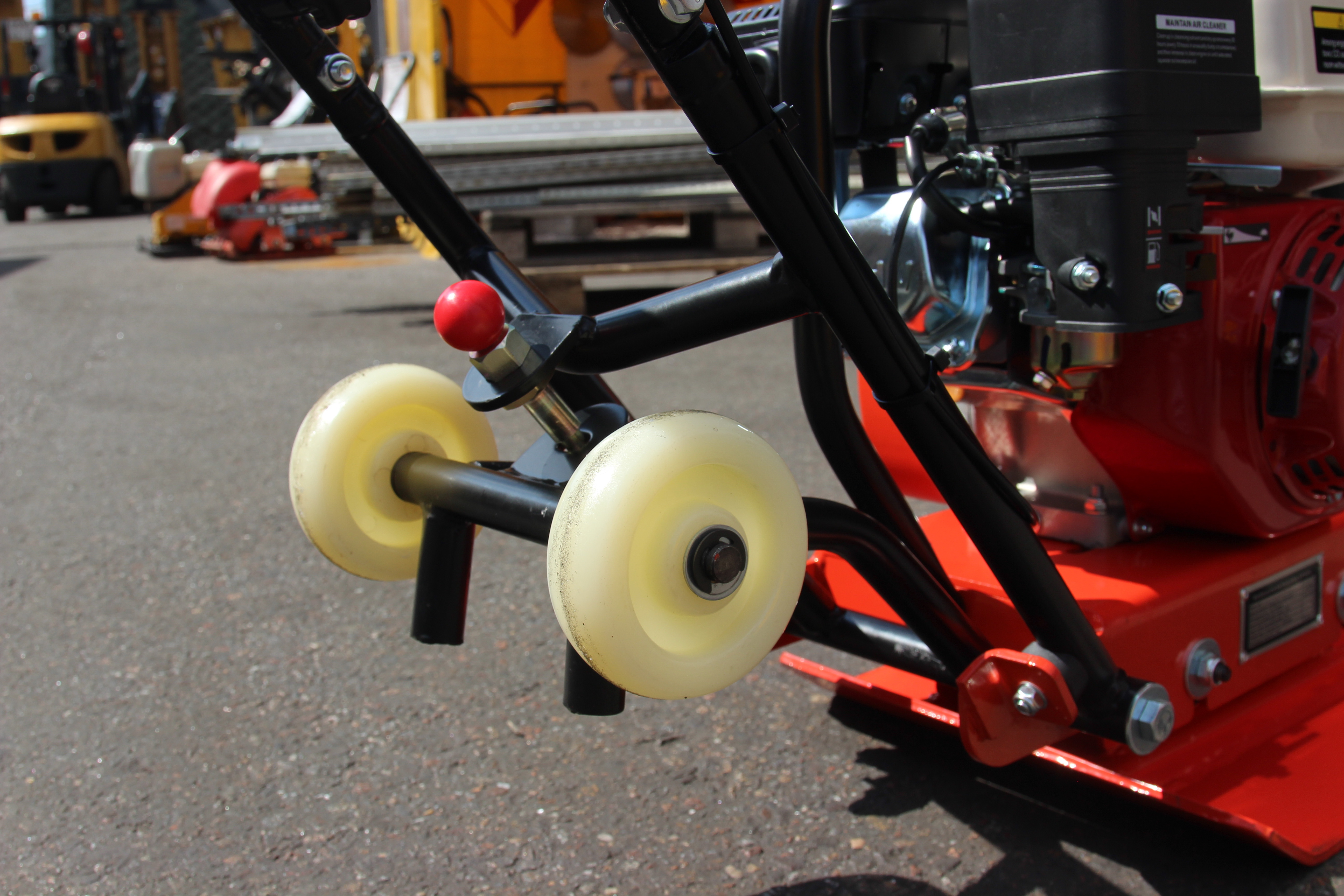 Виброплита Impulse VP60L Loncin G200F (колеса)