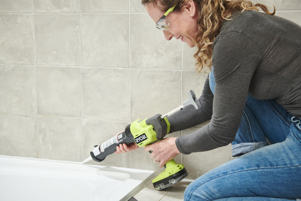 ONE + / Пистолет для герметика RYOBI RCG18-0 (без батареи)