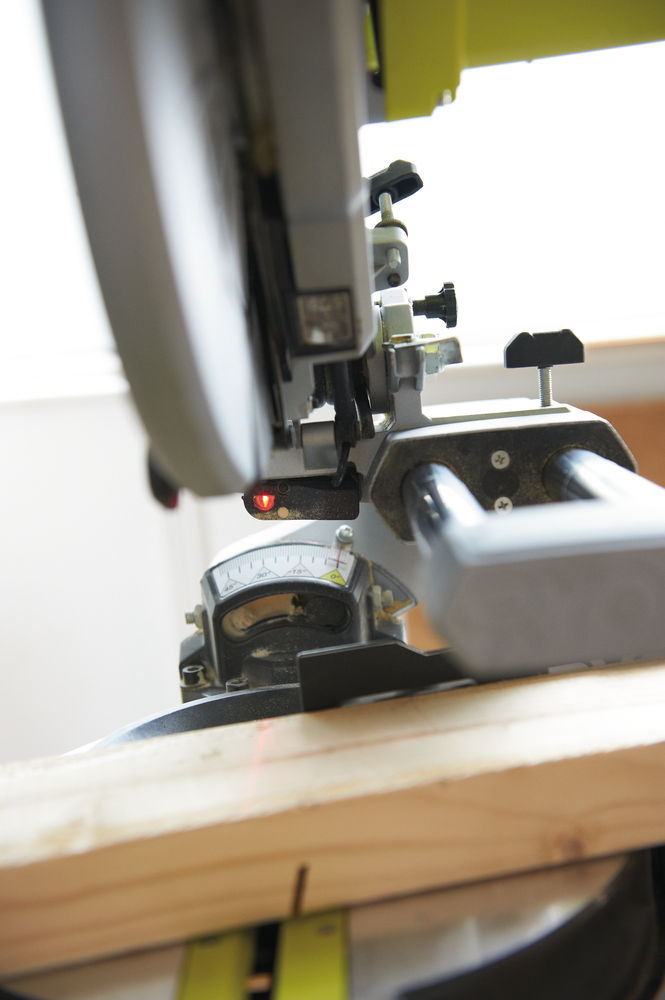 Пила торцовочная RYOBI EMS254L