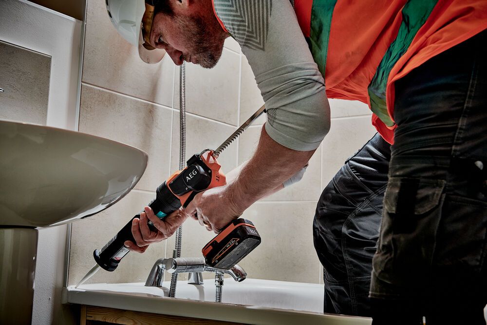 Пистолет для герметика AEG BKP18C2-310-0 (без батареи)