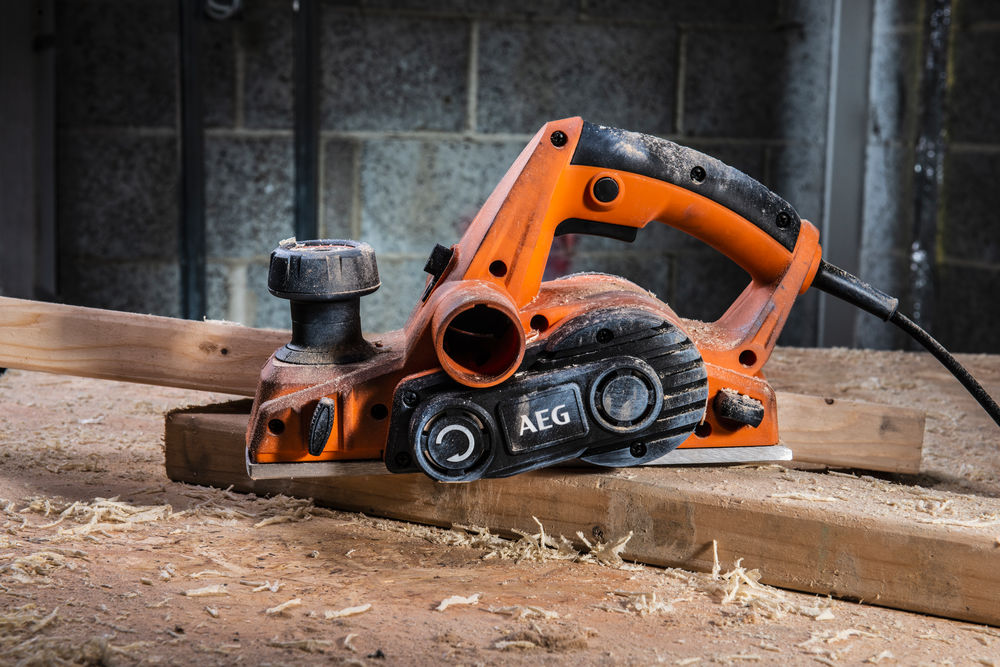 Рубанок AEG PL700