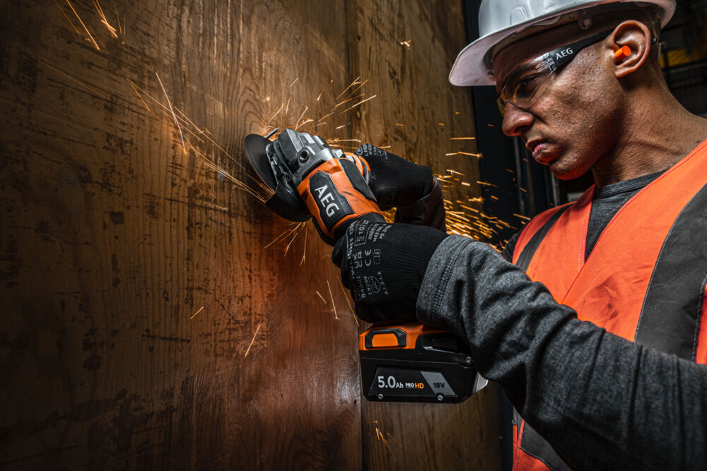 Углошлифмашина аккумуляторная AEG BEWS 18-125BLPX2-502C