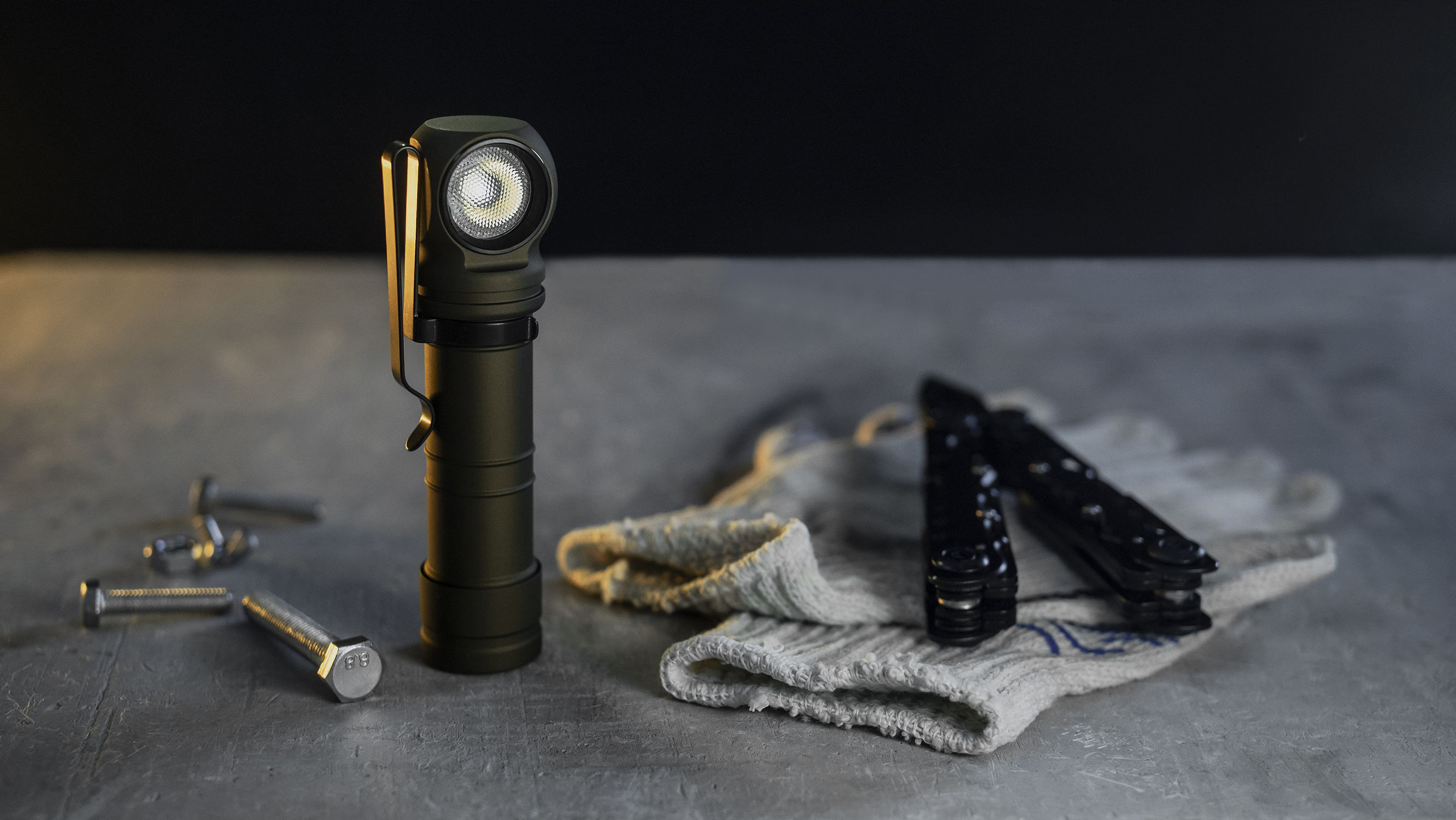 Фонарь Armytek Wizard C2 Pro Max Olive Белый