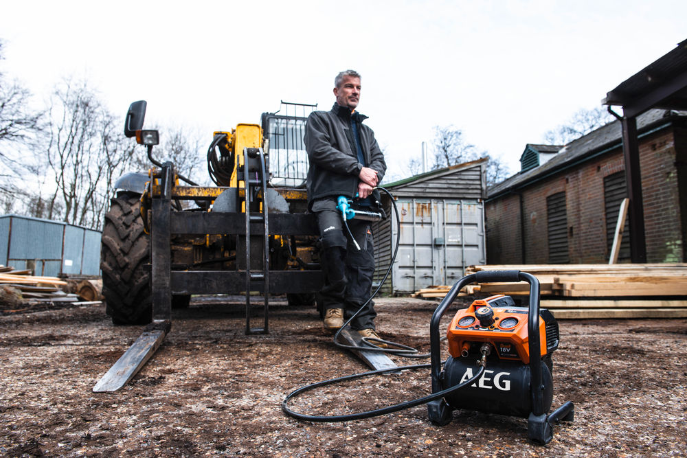 Компрессор безмасляный коаксиальный аккумуляторный AEG BK18-38BL-0 (без батареи)