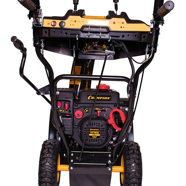 Снегоотбрасыватель CHAMPION ST761E, 7,0л.с, захват шир.61см.,6F/2R колеса 3л.,212 см.куб.,эл.стартер,фара