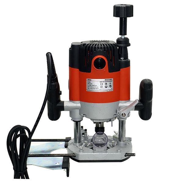 Фрезер универсальный FELISATTI FT6101, 62/2100,2100 Вт, цанга 8/12 мм,вертикальный ход фрезы 62 мм, 8000-25000 об/мин