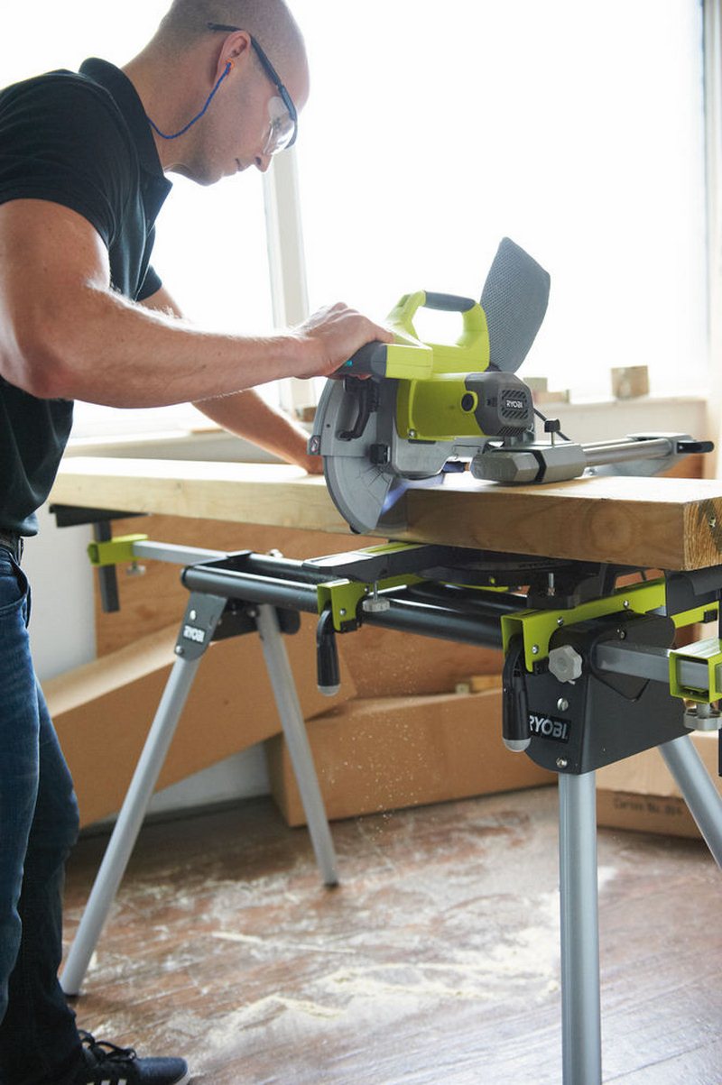 Пила торцовочная RYOBI EMS216L