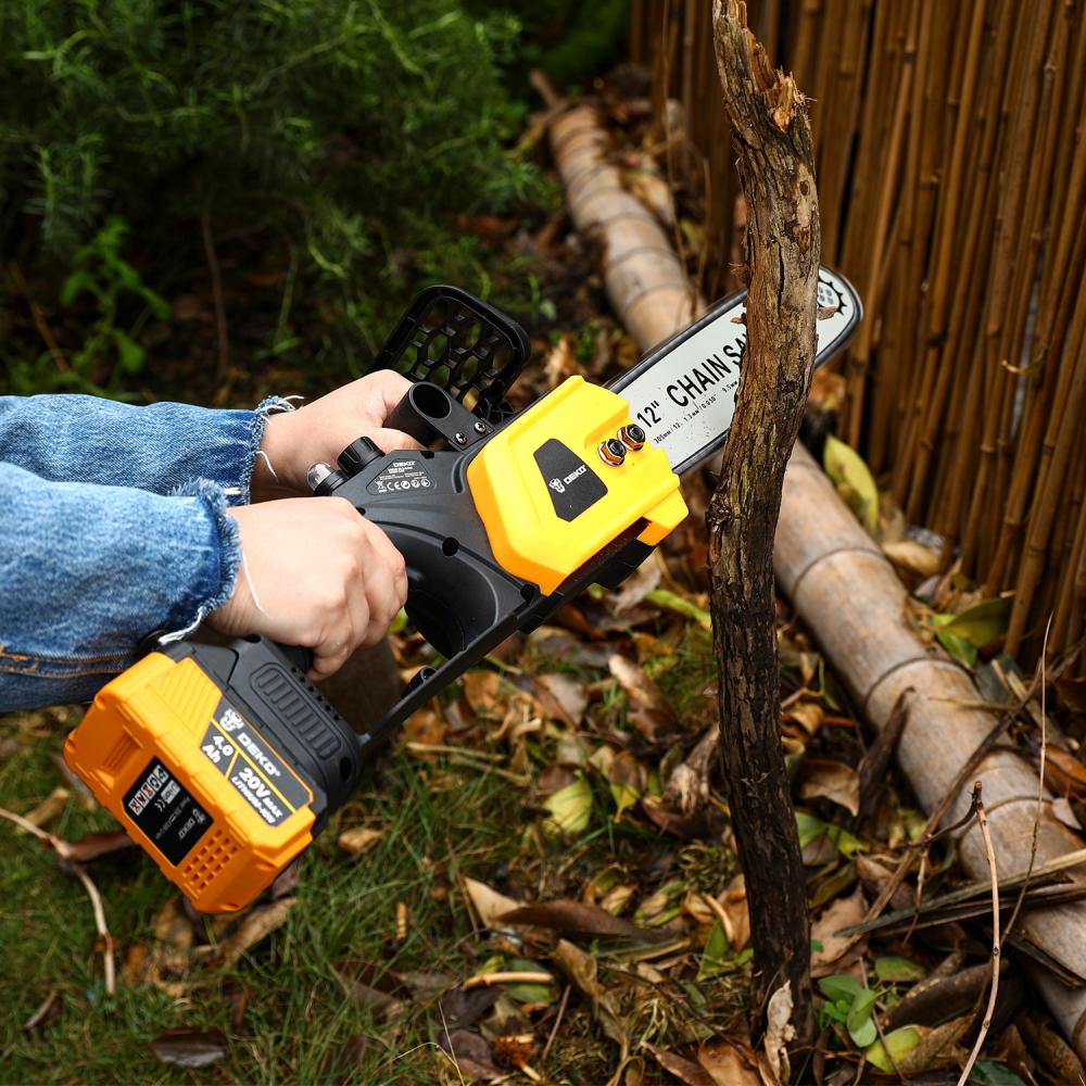 Пила цепная аккумуляторная DEKO DKCHS 20 085-2000