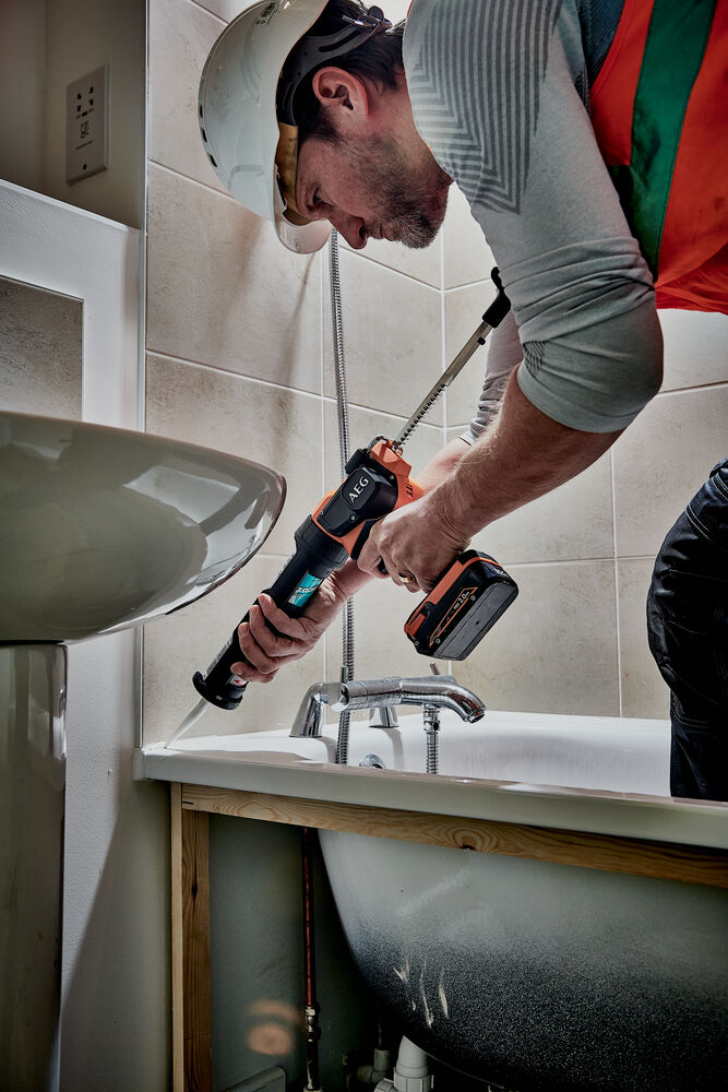 Пистолет для герметика AEG BKP18C2-310-0 (без батареи)