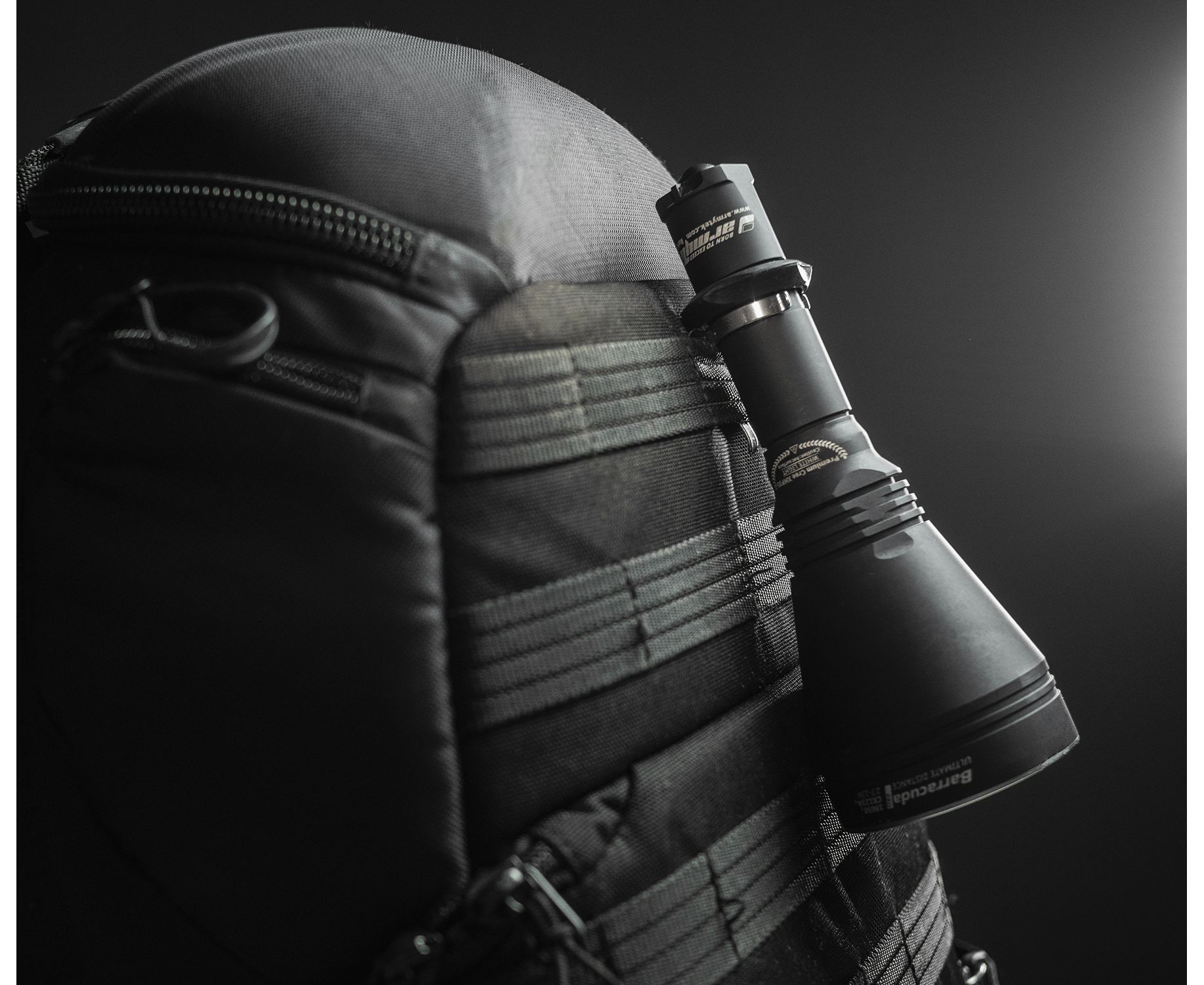 Фонарь Armytek Barracuda Pro XHP35 HI Белый