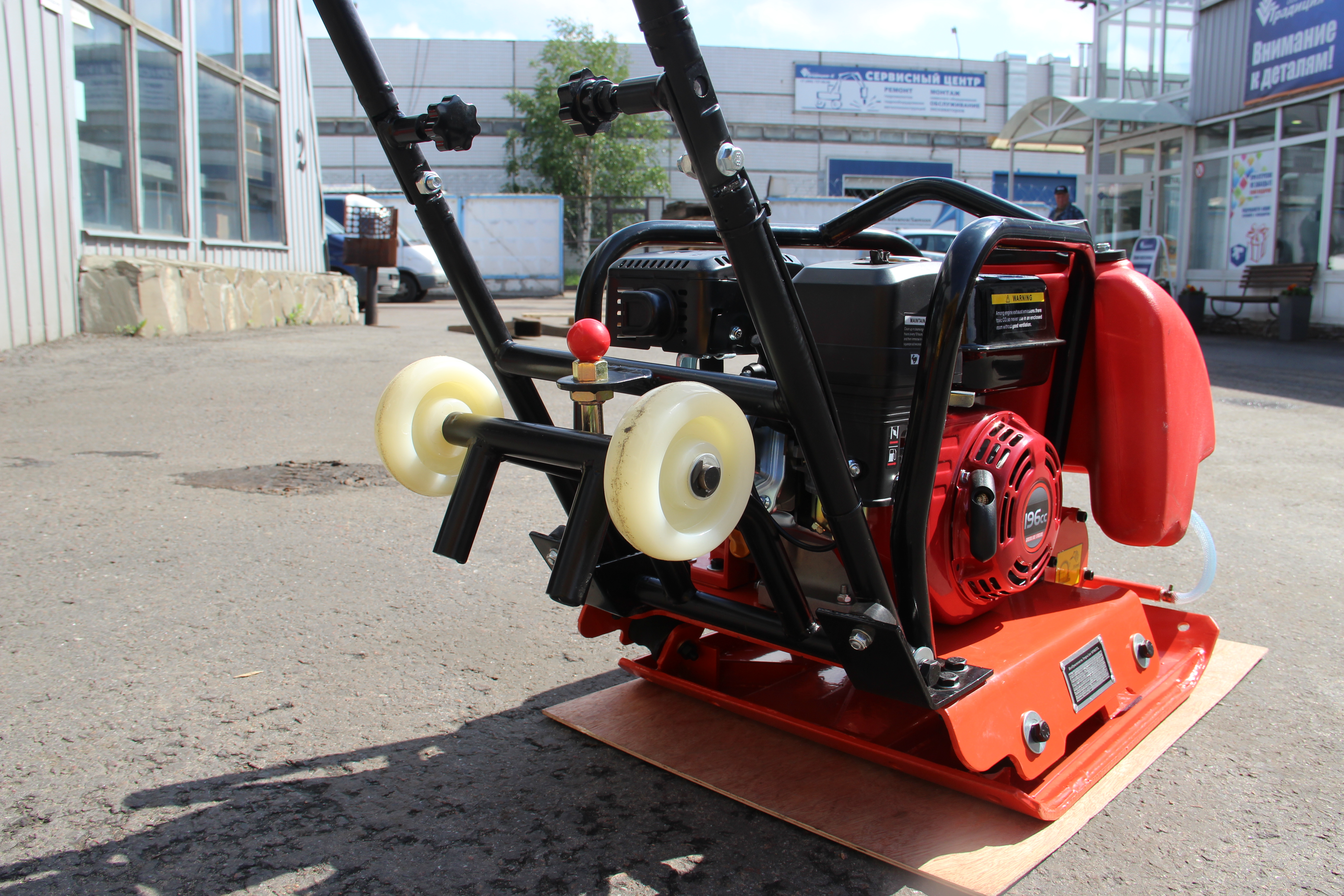 Виброплита Impulse VP80TL Loncin G200F (бак, колеса)