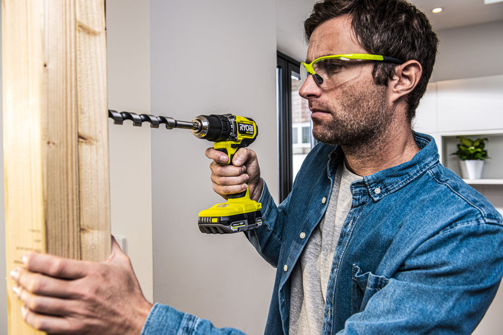 ONE + / Дрель-шуруповерт RYOBI HP RDD18C-0 (без батареи)