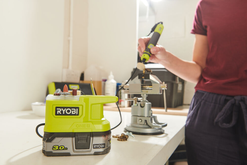 ONE + / Гравер RYOBI RRT18-0