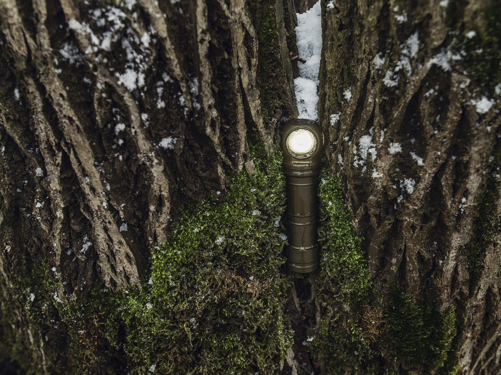 Фонарь Armytek Wizard C2 Pro Max Olive Белый