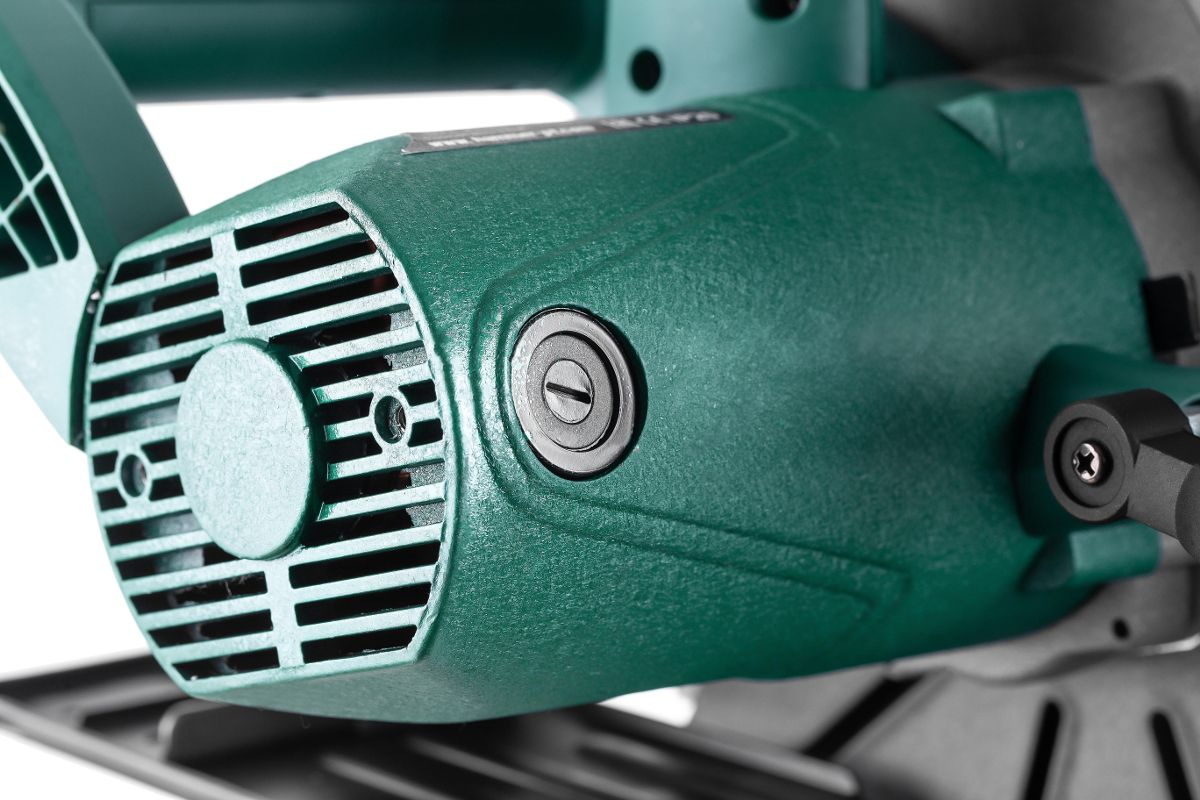 Пила циркулярная Hammer CRP2400/305